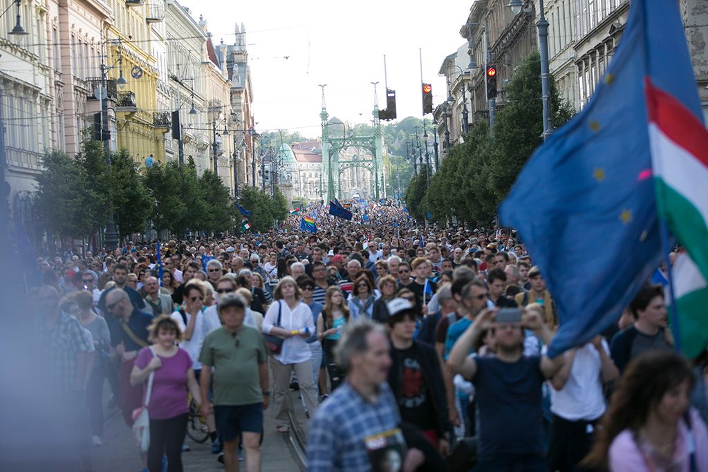 Nem maradunk csendben és az Oktatási Szabadságot Facebook-csoport Nem adjuk a jövőnk, itt maradunk! címmel megrendezett kormányellenes tüntetés Fotó: Horváth Péter Gyula
