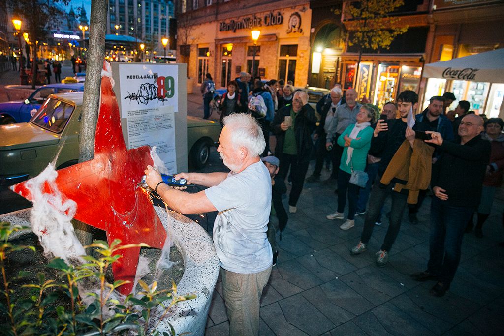 Molnár Tamás az Inconnu Csoport utcai performansza 2018.10.26. Fotó: Horváth Péter Gyula