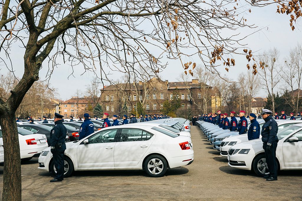 Pintér Sándor belügyminiszter a rendőrség új szolgálati autóinak átadásán a Készenléti Rendőrség központi objektumában 2018. március 23-án.Fotó: Horváth Péter Gyula