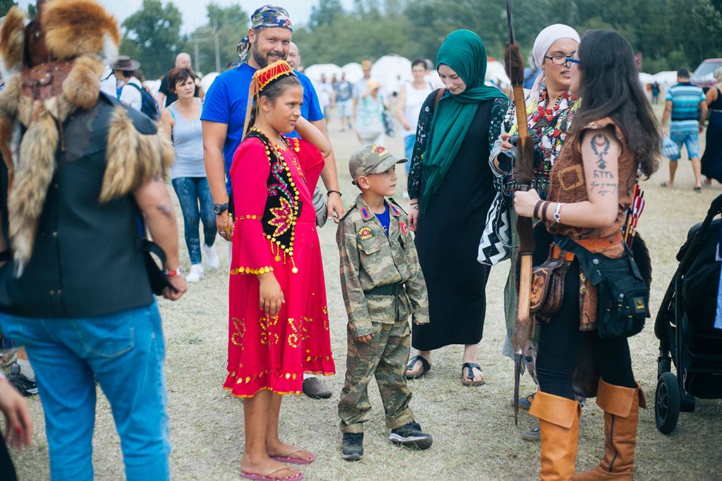 Magyar Törzsi Gyűlés ( Kurultáj ) Bugacon 2018. augusztus 10-én. Európa legnagyobb hagyományőrző rendezvényén csaknem négyszáz hagyományőrző csoport mutatkozik be augusztus 10-től 12-ig. Fotó: Horváth Péter Gyula