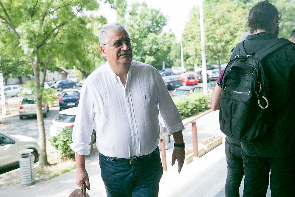 MSZP tagog érkeznek az  Magyar Szocialista Párt  tisztújító kongresszusára a Villányi úti konferenciaközpontba. Fotó: Horváth Péter Gyula