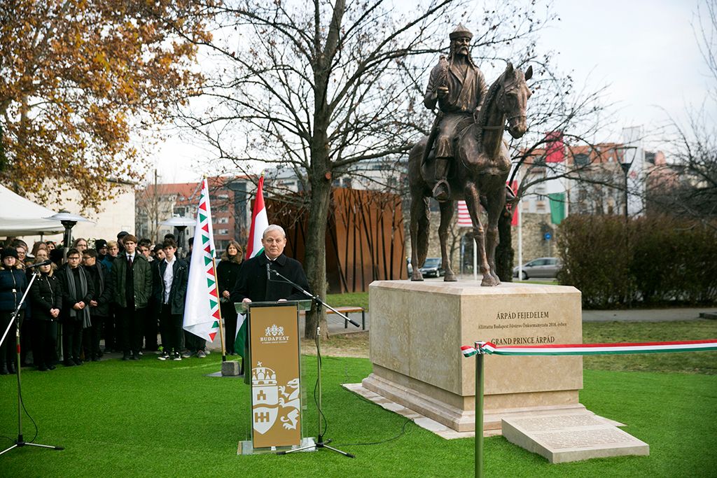 Felavatták Árpád fejedelem lovas szobrát Óbudán 11-HPGy