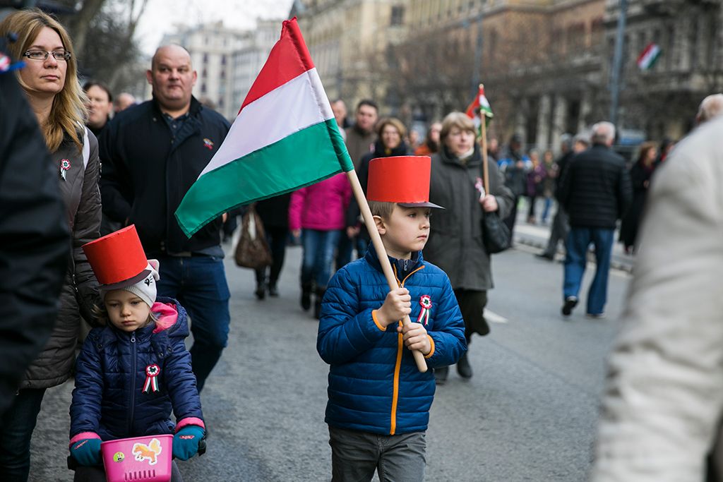 Ünneplők az 1848/49-es forradalom és szabadságharc hőseinek tiszteletére rendezett díszünnepségen. Fotó: Horváth Péter Gyula