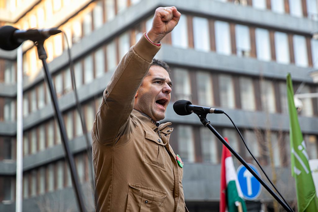 Tüntettek az oltásellenesek-utcán a Mi Hazánk 12-HPGy