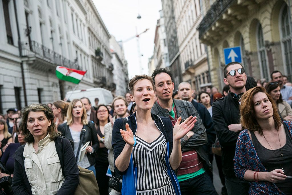 Résztvevők az Oktatási szabadságot csoport Élőlánc a CEU körül címmel meghirdetett demonstrációján Fotó: Horváth Péter Gyula