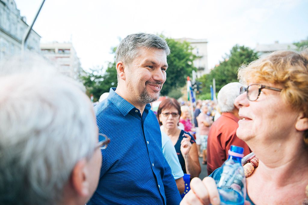 Vasárnap délután közösen tüntetett az MSZP, a DK és a Párbeszéd, az esemény apropója a Sargentini-jelentés, a három párt az esemény leírásában úgy fogalmazott "az európai Magyarországért a Sargentini-jelentést megszavazó összes ellenzéki párt" hirdetett tüntetést. Fotó: Horváth Péter Gyula