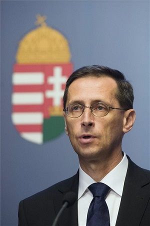 Varga Mihály szerint nagyon kevés devizahitel szerződés lehet tisztességes. Fotó: MTI/Koszticsák Szilárd