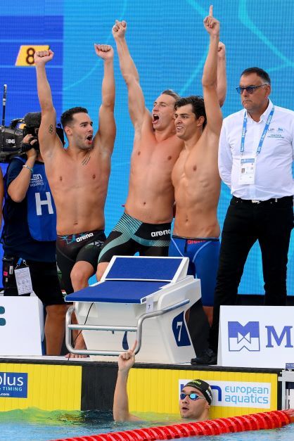 Túláradó öröm a férfi 4*200 méteres gyorsváltó tagjain a győzelem után! MTI/Czeglédi Zsolt