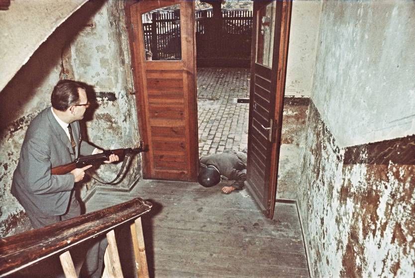 Nem hiába féltek a baráti NDK-tól, bevetésben a Stasi, kép az archívumukból /Forrás: Time.com