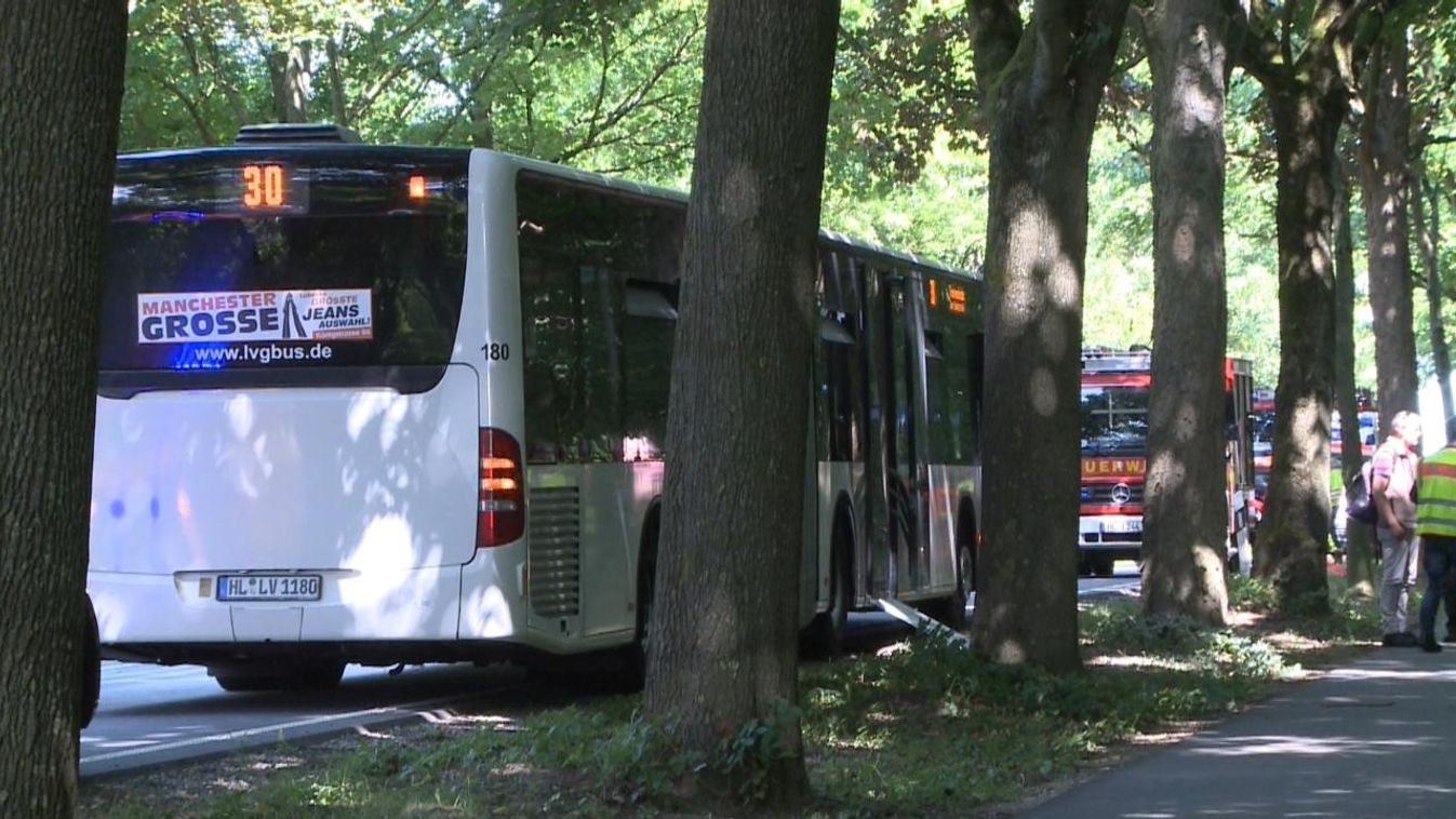 Iráni férfi támadt késsel egy busz utasaira Lübeckben