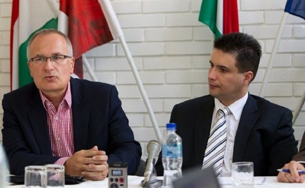 Mesterházy Attila és az MSZP a kampány miatt minimalizálná a kárt, így az osztrák bankszámlán negyedmilliárdot parkoltató Simonnak kiadták az útját. Fotó: nyugat.hu