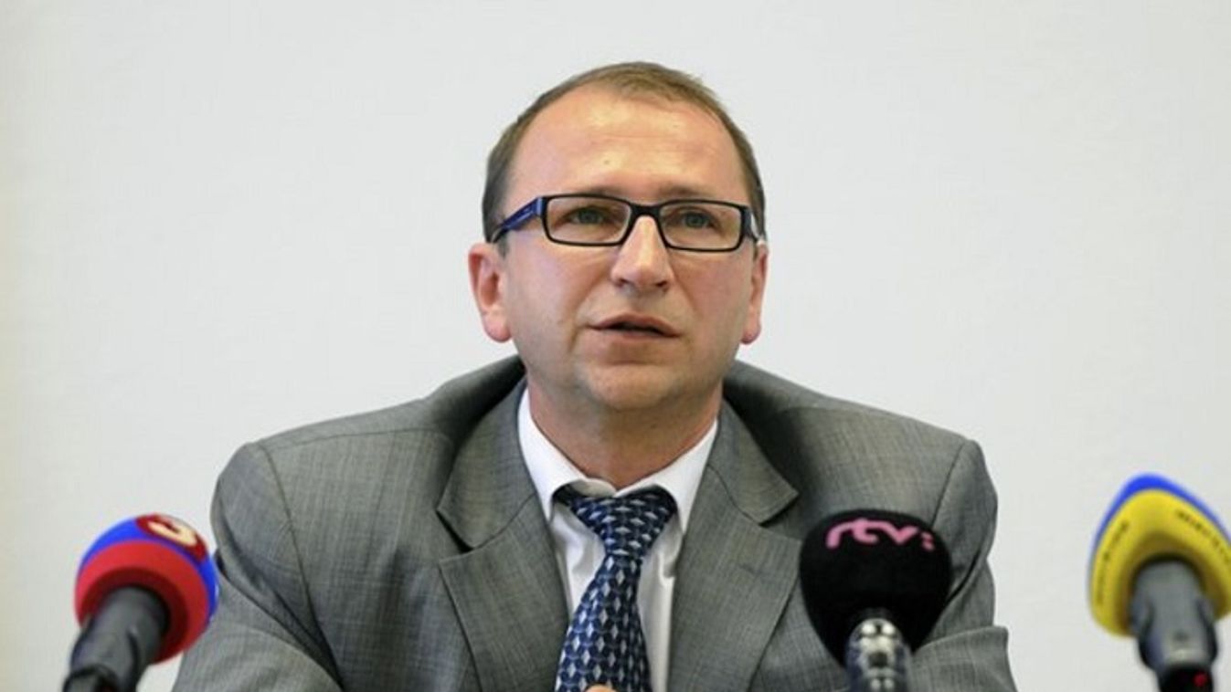 Gyanús - Szlovák volt csúcsvezető elhagyott egy hátizsákot, benne 300 ezer euróval