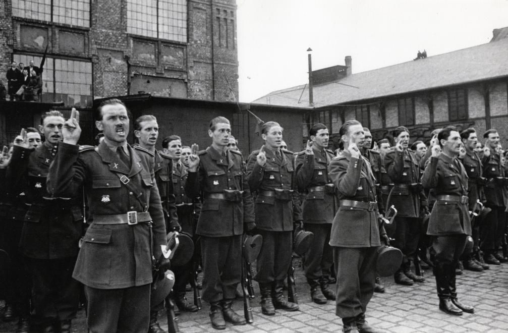 Az ávéhás állomány eskütétele - 1949 / Fotó: Fortepan.hu