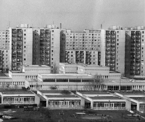 Közel 800 000 panellakást adtak át a Kádár-korszakban. Ezzel a lakhatás kérdésében sikerült jelentősen előrelépni, ám milliókat szakítottak ki eredeti környezetéből. Így alakították át a nemzetet lakossággá... Fotó: MTI/Tóth István Csaba