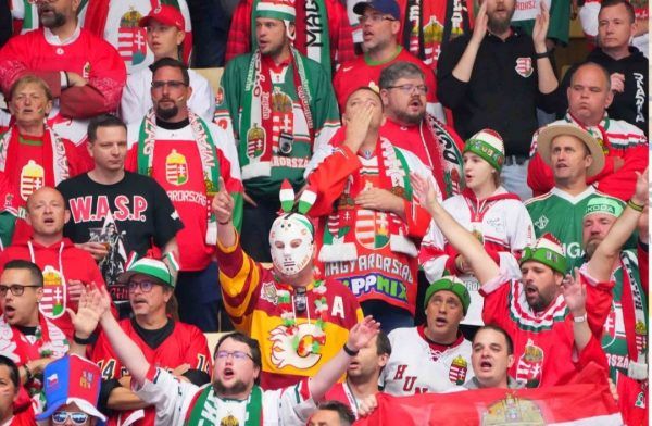 A magyar szurkolók Dániában is kitettek magukért, szívvel-lélekkel biztatták válogatottunkat. Fotó: IIHF.com