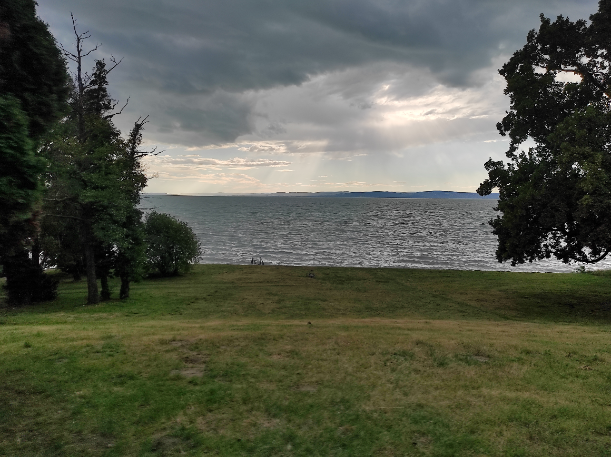 Nem akármilyen panorámával rendelkezett az egykori Castro-villa. Érthető, hogy szívesen üdültek itt a külföldi elvtársak is. A szerző felvétele.