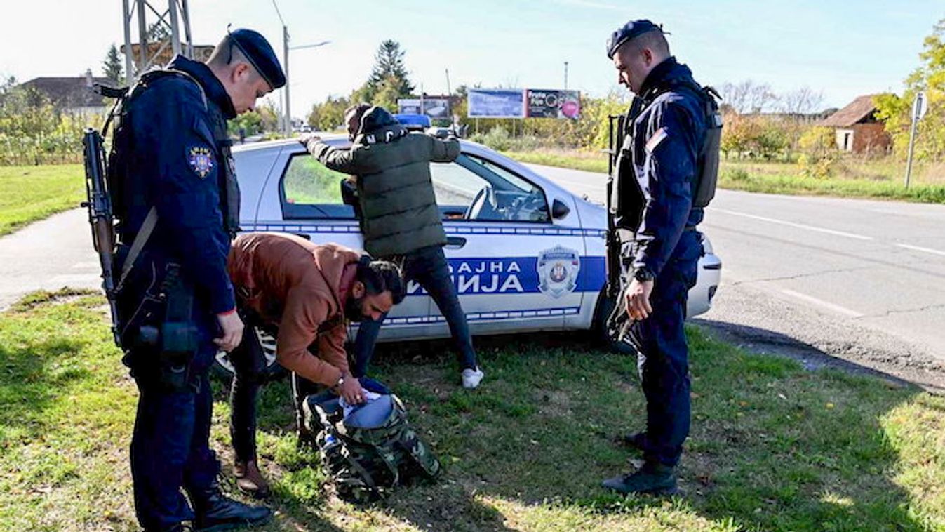 Az albán maffiától kaphattak fegyvereket a migránsok
