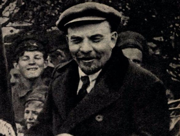 Lenin egy 1919-es propaganda-híradó képkockáján / Forrás: Képes Újság
