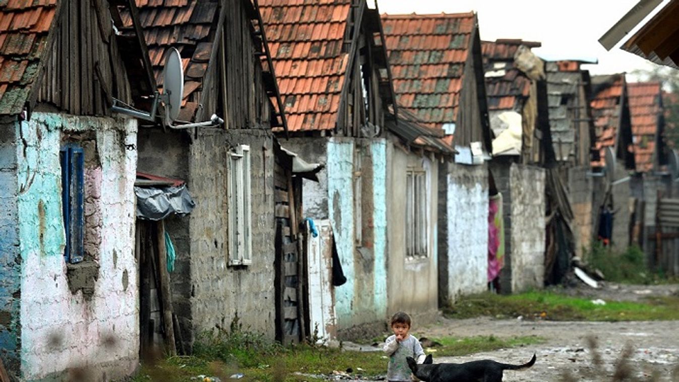 Hét év alatt 905 milliárd forint jut a szegénység felszámolására