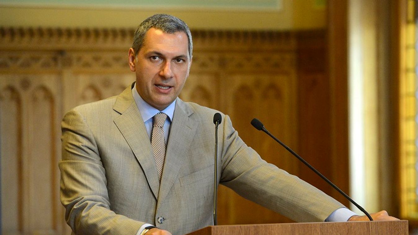 Lázár: Nem Soros származásáról, hanem tetteiről szól a plakátkampány