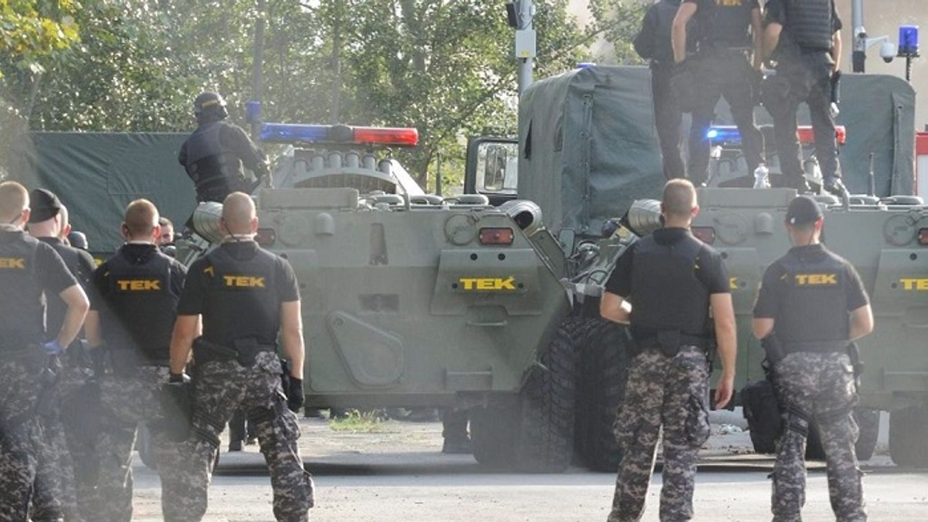 Jön az újabb alkotmánymódosítás - Kedden döntenek a terrorveszélyhelyzet "beemeléséről"