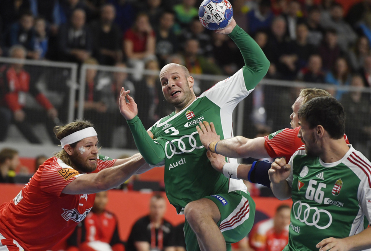 Balogh a levegőben / Fotó: EHF.com