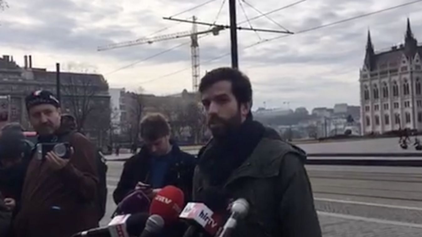 A politikai elitben keres ügynököket és besúgókat a Momentum