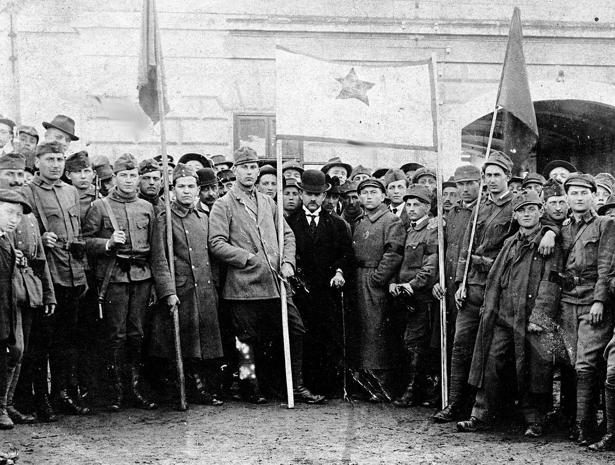 Katonák, vörös csillag / Forrás: Wikipedia.hu