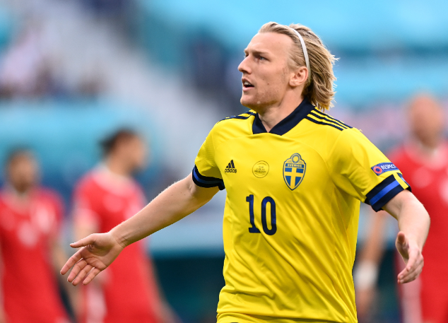 Emil Forsberg ünnepli gólját a Svédország-Lengyelország Eb-csoportmeccsen Szentpéterváron. Fotó: MTI/EPA/Reuters pool/Kirill Kudrjavcev