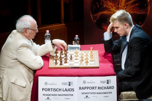 Portisch Lajos (balra) Buenos Airesben olimpiai bajnok lett. Rapport Richárd 2024-ben hazai környezetben ismételheti meg ezt a bravúrt. Fotó: MTI - Szigetváry Zsolt