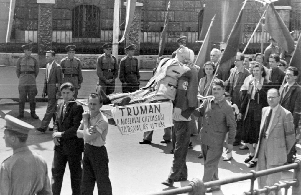 1952-es felvonulás / Fotó: Fortepan.hu