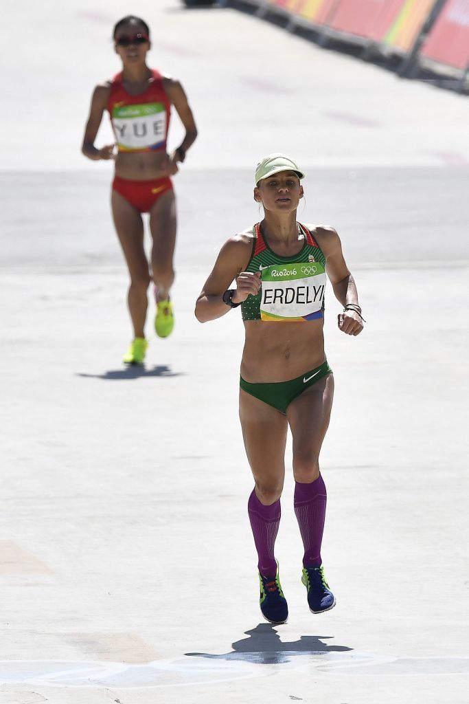 Erdélyi Zsófia a célba érkezik a nõi maratonfutáson (kép: MTI / Czeglédi Zsolt)