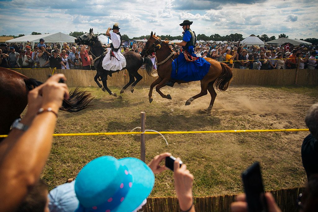 Kurultáj, a rokontudatú népek háromnapos közös ünnepésége Bugacon 2016. augusztus 13-án. Európa legnagyobb lovas hagyományőrző rendezvényét a Magyar-Turán Alapítvány szervezésében az idén augusztus 12. és 14. tartják. Az eseményen 12 országból, 27 hun és türk tudatú nemzet képviselője vesz részt. Fotó: Horváth Péter Gyula