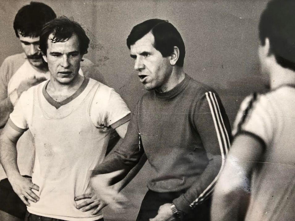 Sándor István eligazítást tart / Fotó: Sándor István