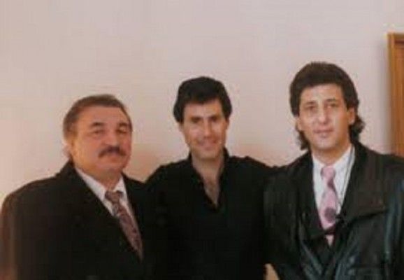 Legendás fotó Tasnádi Péter (jobb szélen) albumából: bal szélen Seres Zoltán, középen az izraeli parafenomén, Uri Geller Fotó: Tasnadipeter.hu