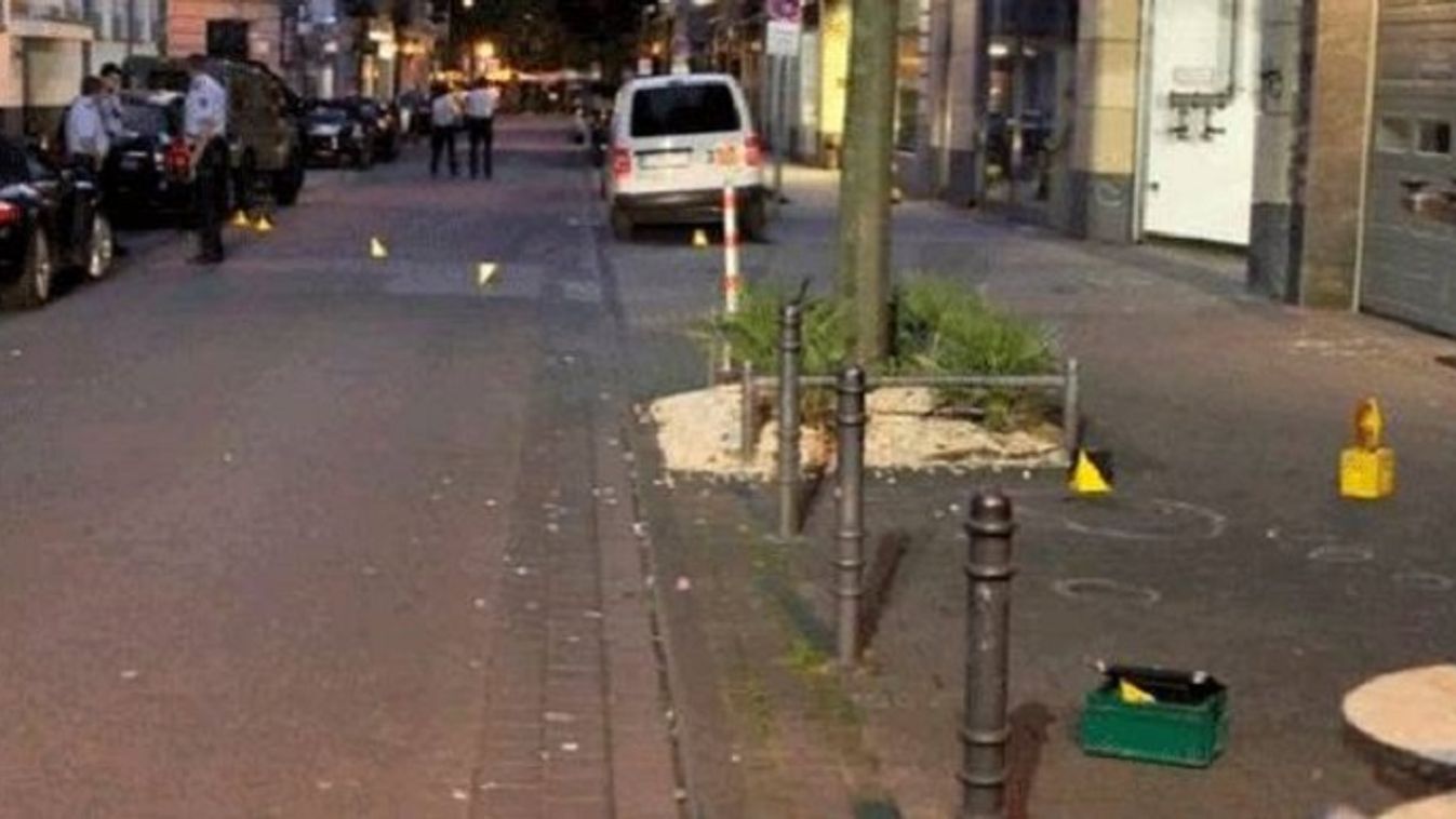 Fejszével, késsel estek egymásnak Köln belvárosában