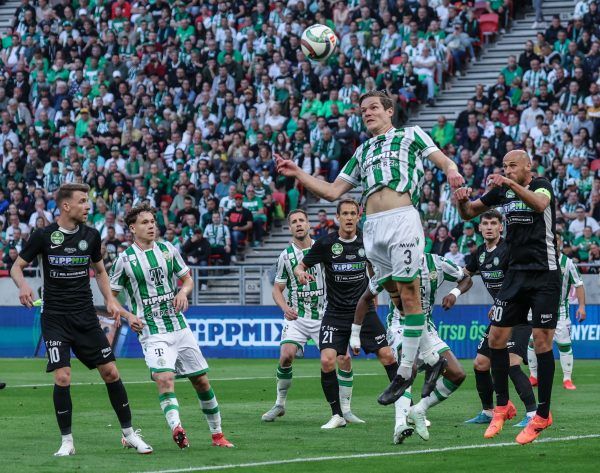 Stefan Gartenmann (j2), a Ferencváros játékosa a labdarúgó MOL Magyar Kupa döntőjében játszott FTC-Paksi FC mérkőzésen a Puskás Arénában 2025. május 14-én.<br />Fotó: MTI/Hegedüs Róbert