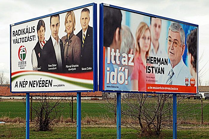 Kinek a nevében? Plakátok 2010-ből / Fotó: MTI