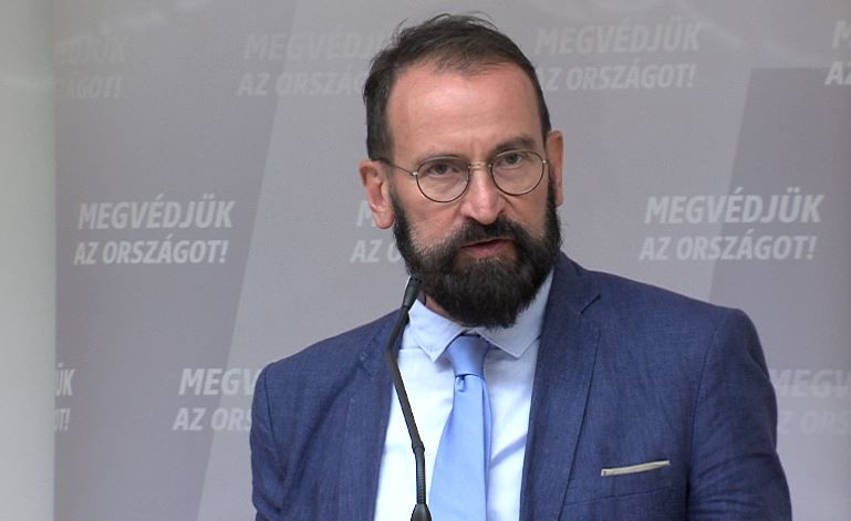 Szájer József azt mondta, igen is kész, konkrét, elfogadásra váró javaslatcsomagok vannak a kötelező betelepítési kvótáról