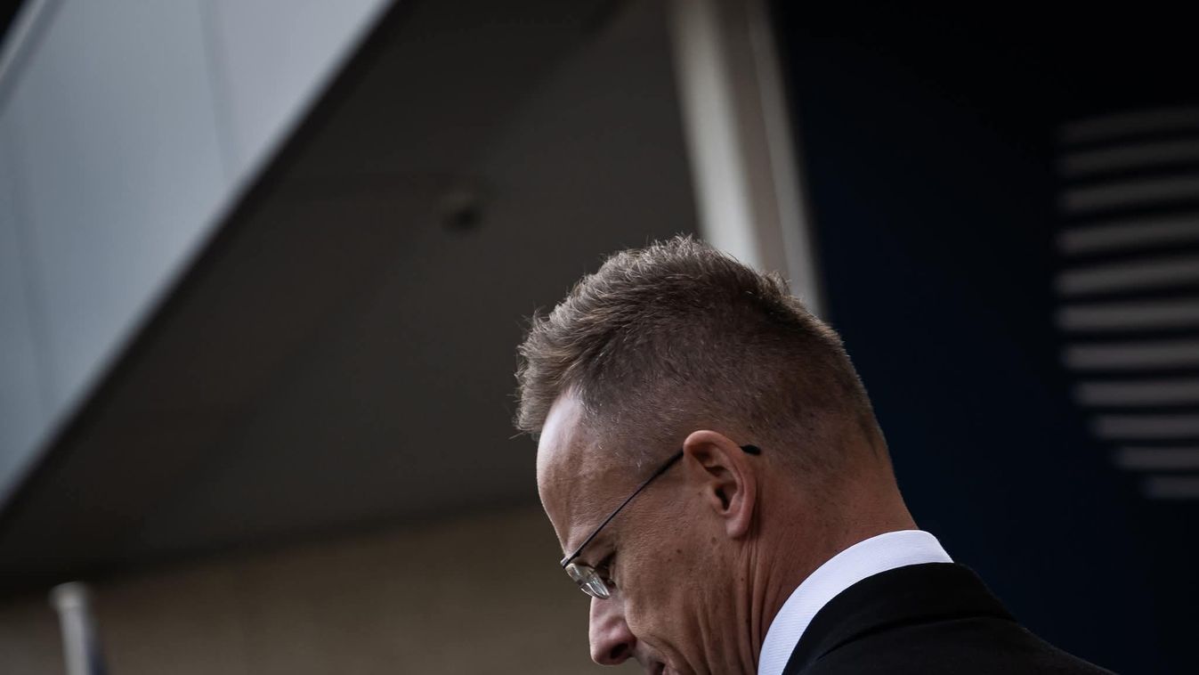 Szíjjártó Péter Brüsszelből: egyetlen háborúpárti javaslatot sem támogatunk!