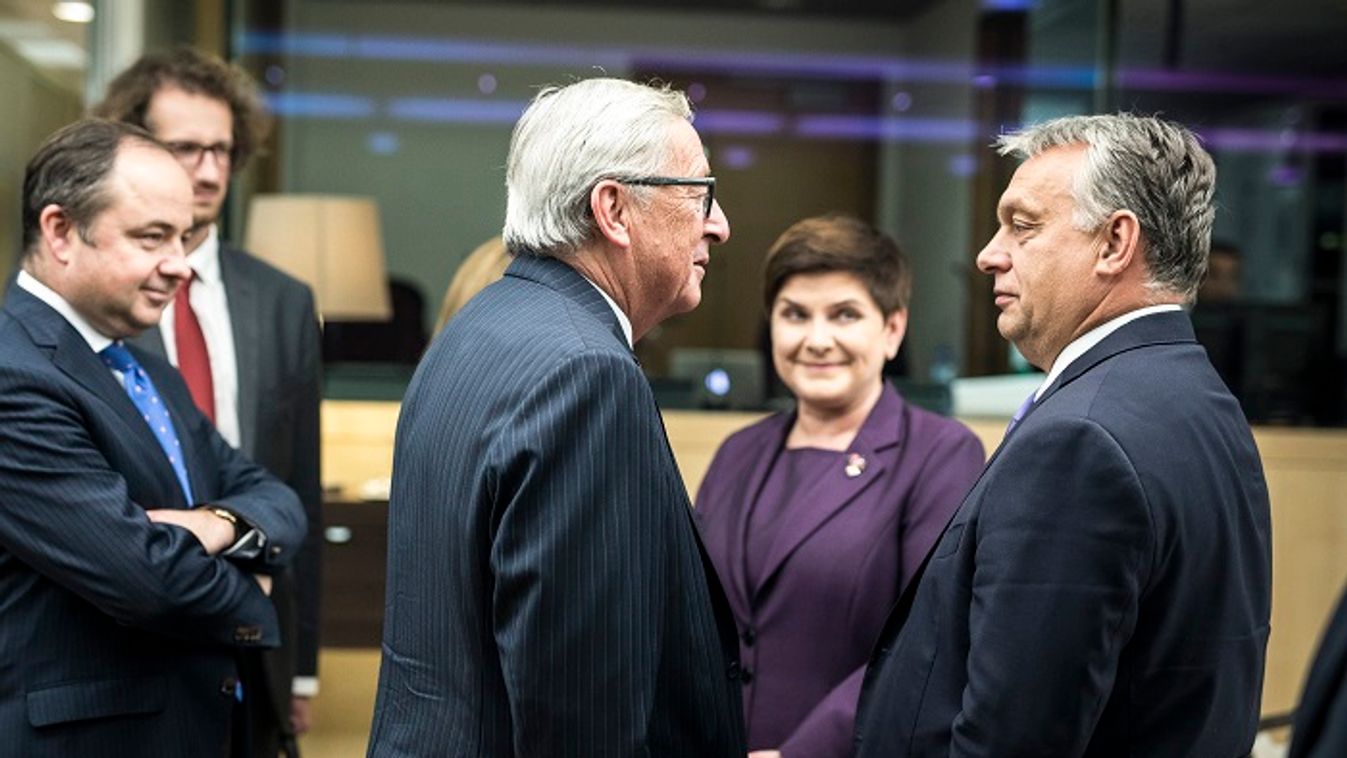 Szijjártó: Szilveszteri tréfának is rossz, hogy Juncker akarja megmondani, mi a kereszténydemokrácia
