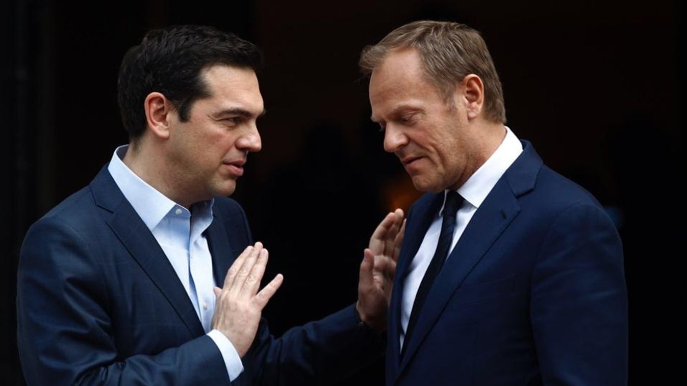 Már Donald Tusk is kihátrálna a kötelező kvótából, de többen ragaszkodnak hozzá