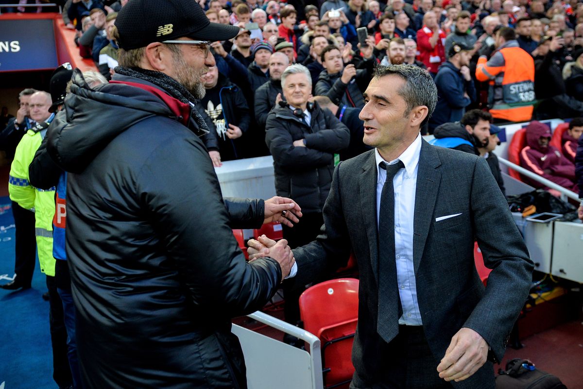Boldog vigyor, még a meccs előtt... Ernesto Valverde és Jürgen Klopp / Fotó: MTI/EPA