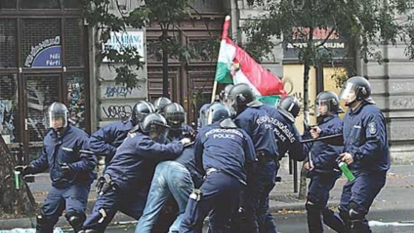 Egyezséget kötöttek a 2006-os Kossuth téri tüntetők az igazságügyi tárcával