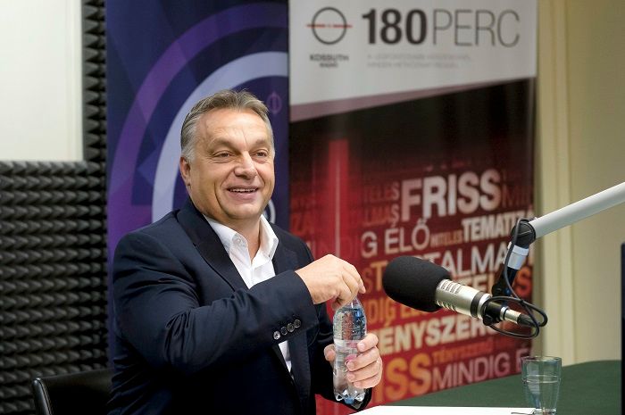 Orbán Viktor a Magyar Rádió stúdiójában, MTI Fotó: Koszticsák Szilárd