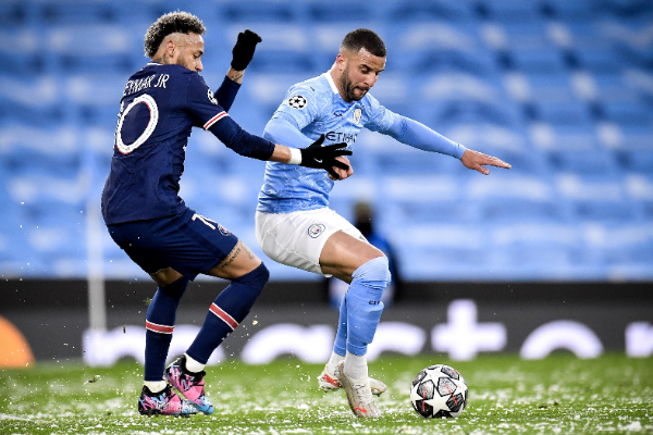 Hasonlóan csapatához, Neymarnak (balra) sem ment a játék Manchesterben. Fotó: Fotó: MTI/EPA/Peter Powell