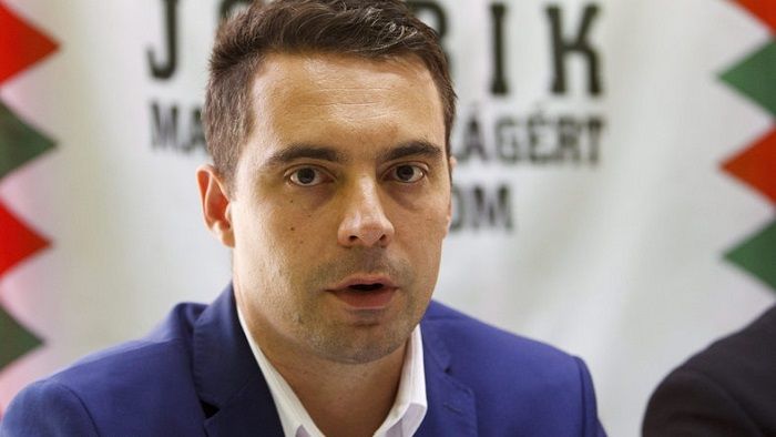Vona nyerésre áll, de döntésének súlyos ára lehet.