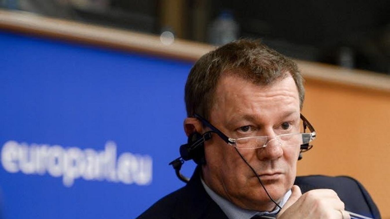 Az unió is a körmére nézne a civilek finanszírozásának, csak ők európaian