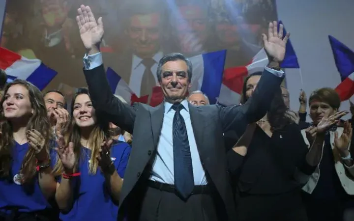 js114621839_rex-features_francois-fillon-presidential-campaigning-paris-france-25-nov-2016-large_transqvzuuqpflyliwib6ntmjwtbpr9jio1nm2qdq9gl8_aw