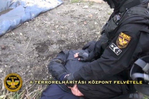 A társaságot végül a TEK gyűjtötte be Fotó: Atv.hu